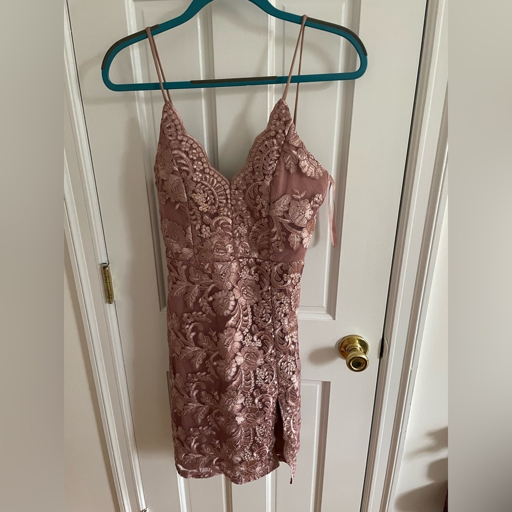 Windsor | Floral Embroidered Mini Dress (M)